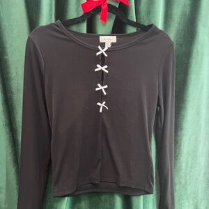 Black Long-Sleeve Ribbed Tee with Contrast Bow Trim